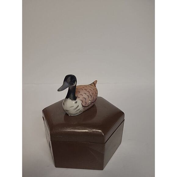 Vintage Duck Trinket Box - Made in Hong Kong - Plastic - FLAWED - Picture 3 of 11